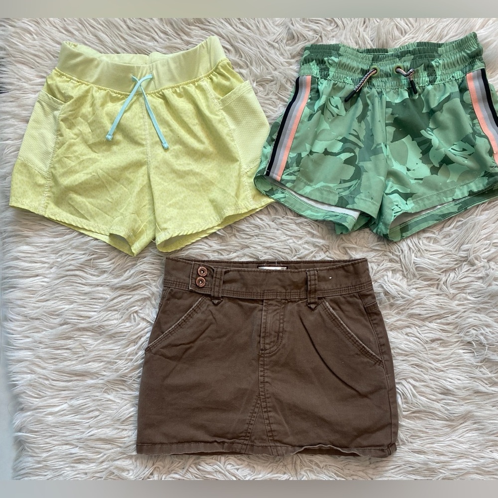 Girls size 7 / 8 shorts & skirt with built in shorts under.